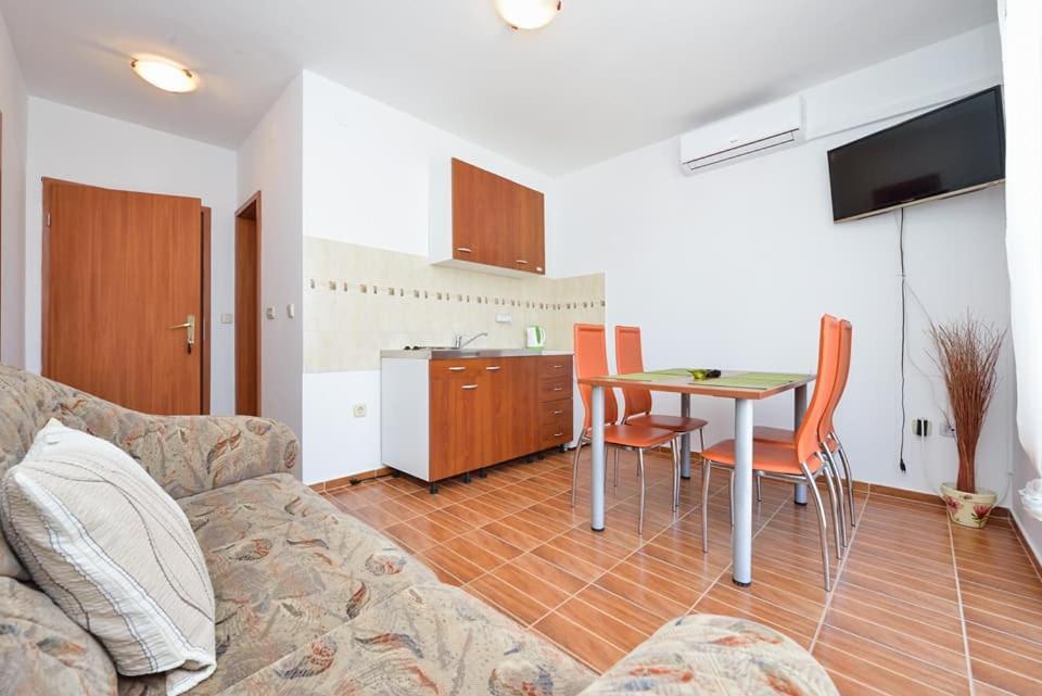 Sreca Apartment Near Beach With Bbq ビビニェ エクステリア 写真