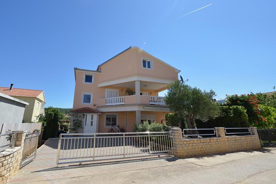 Sreca Apartment Near Beach With Bbq ビビニェ エクステリア 写真