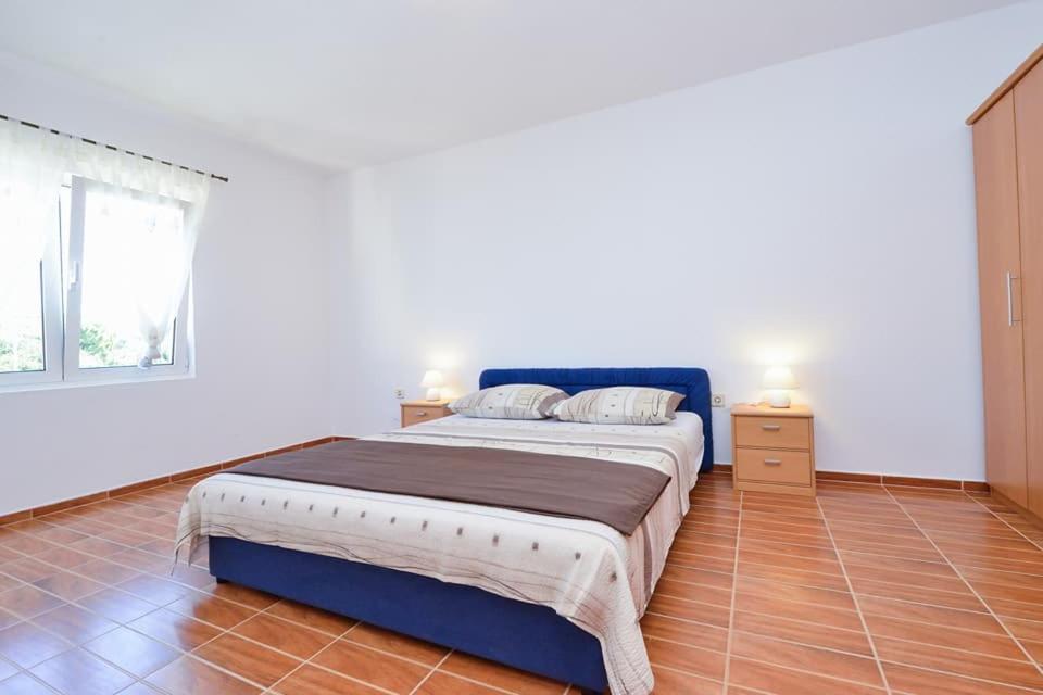 Sreca Apartment Near Beach With Bbq ビビニェ エクステリア 写真