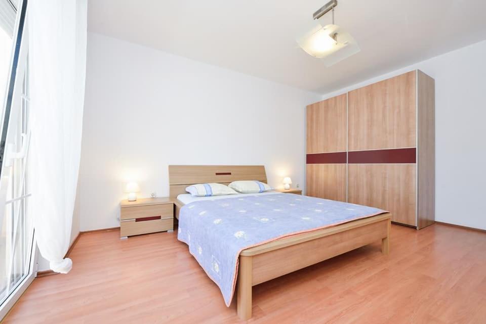 Sreca Apartment Near Beach With Bbq ビビニェ エクステリア 写真
