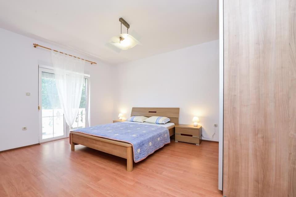 Sreca Apartment Near Beach With Bbq ビビニェ エクステリア 写真