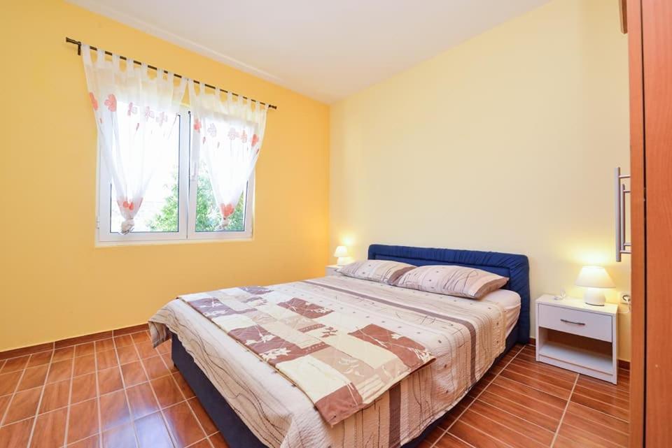 Sreca Apartment Near Beach With Bbq ビビニェ エクステリア 写真