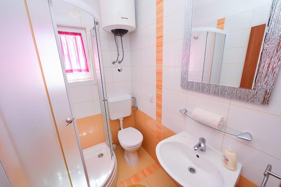 Sreca Apartment Near Beach With Bbq ビビニェ エクステリア 写真