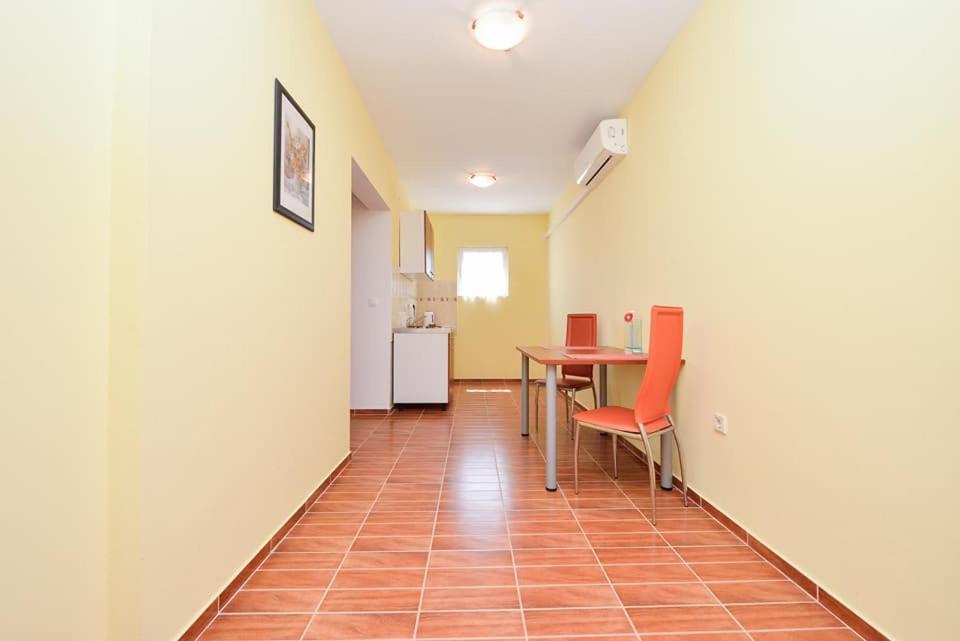 Sreca Apartment Near Beach With Bbq ビビニェ エクステリア 写真