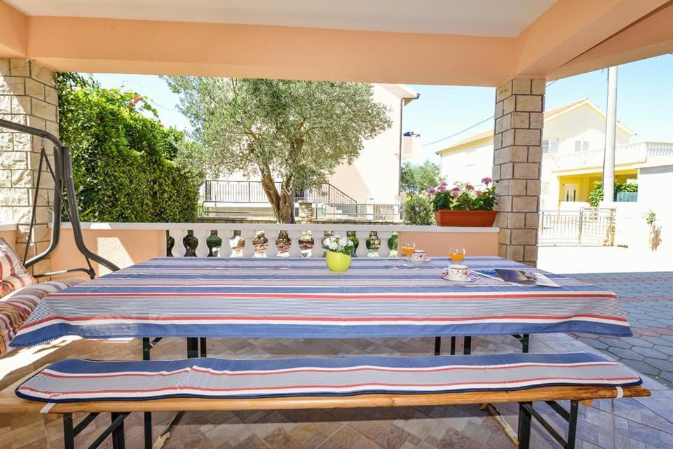 Sreca Apartment Near Beach With Bbq ビビニェ エクステリア 写真