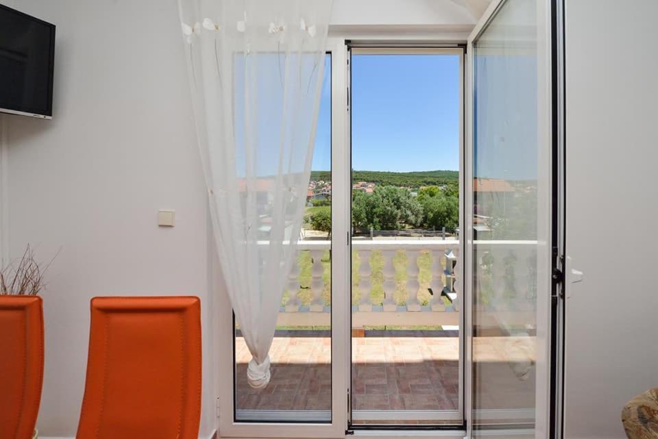 Sreca Apartment Near Beach With Bbq ビビニェ エクステリア 写真