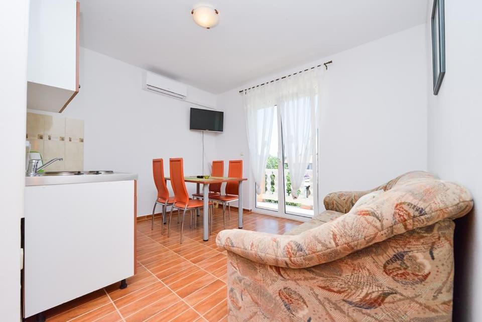 Sreca Apartment Near Beach With Bbq ビビニェ エクステリア 写真